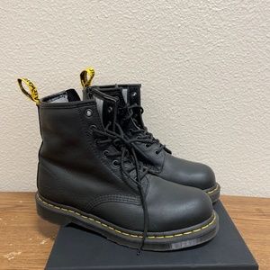 Steel toe boots